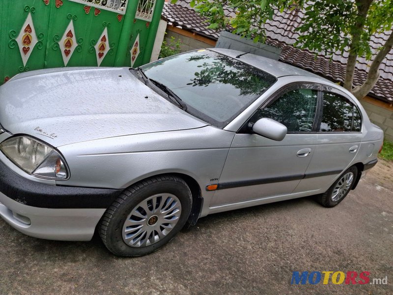 2002' Toyota Avensis photo #4