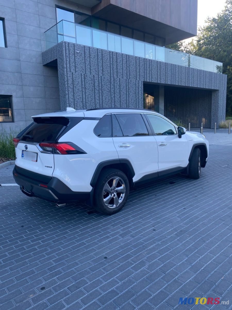 2019' Toyota RAV4 photo #5