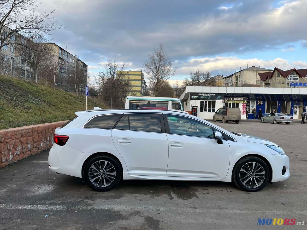 2015' Toyota Avensis photo #2