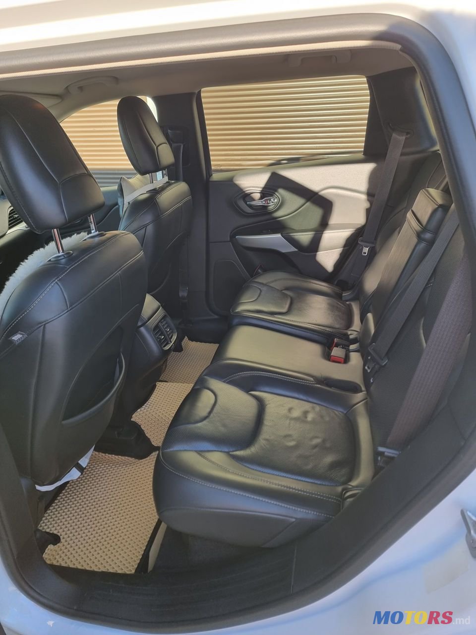 2016' Jeep Cherokee photo #5