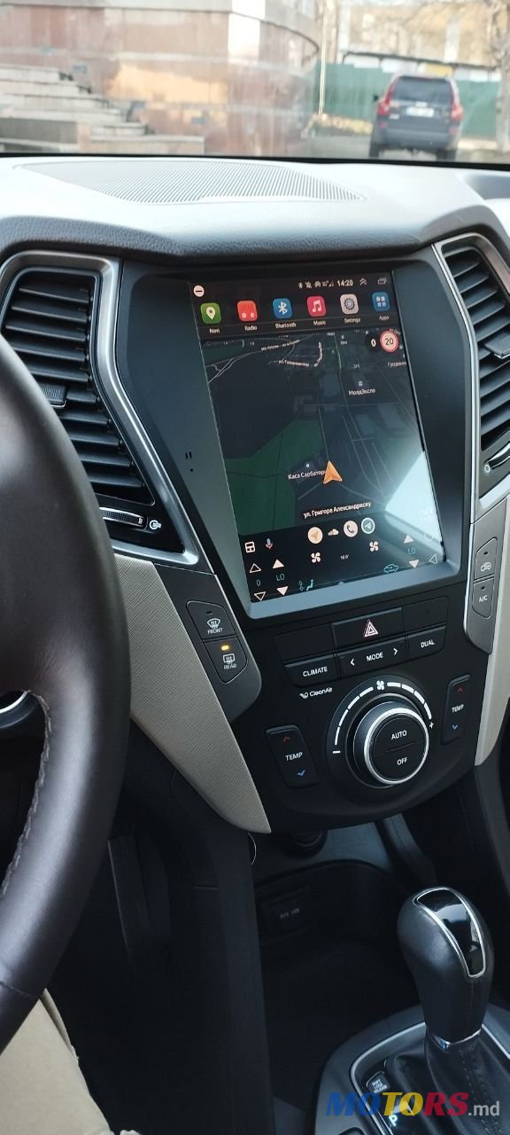 2014' Hyundai Santa Fe photo #3