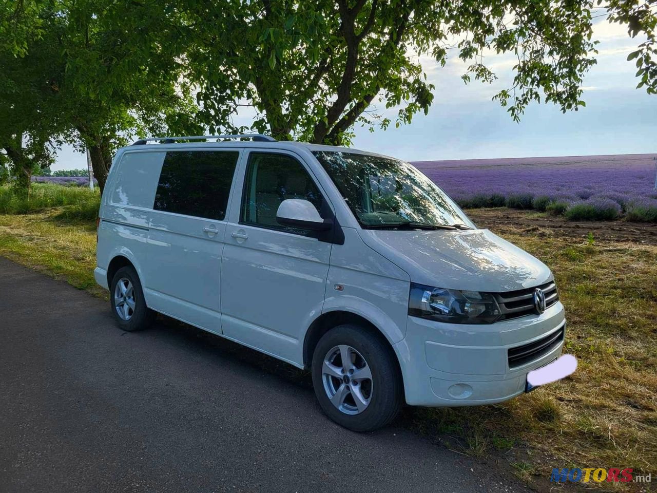 2010' Volkswagen Transporter photo #2