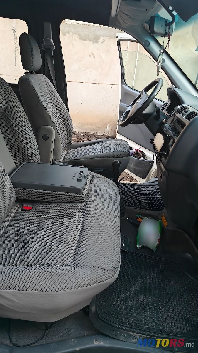 2007' Toyota HiAce photo #5