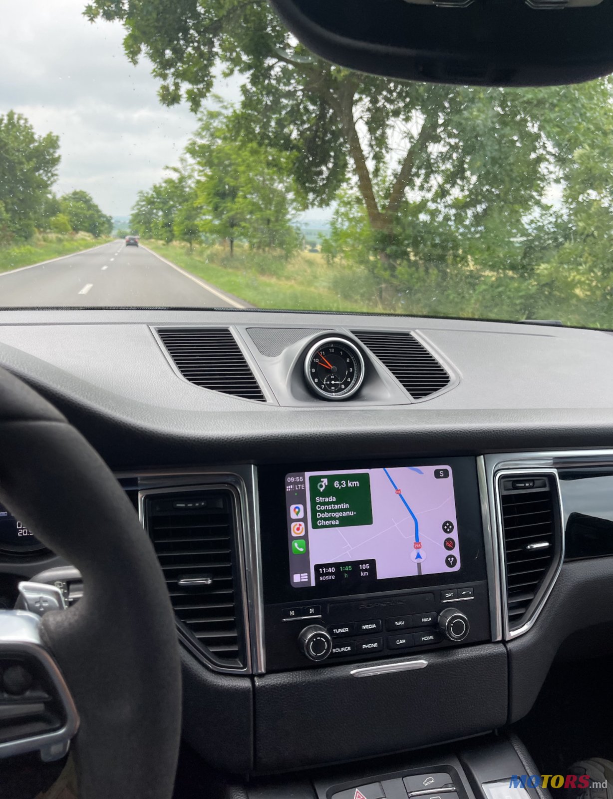 2017' Porsche Macan photo #2