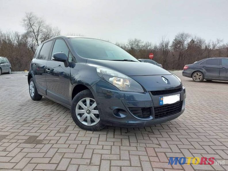 2010' Renault Scenic photo #4