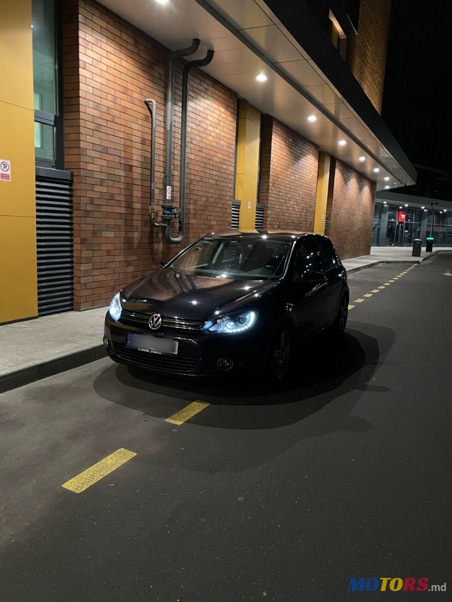 2011' Volkswagen Golf photo #1