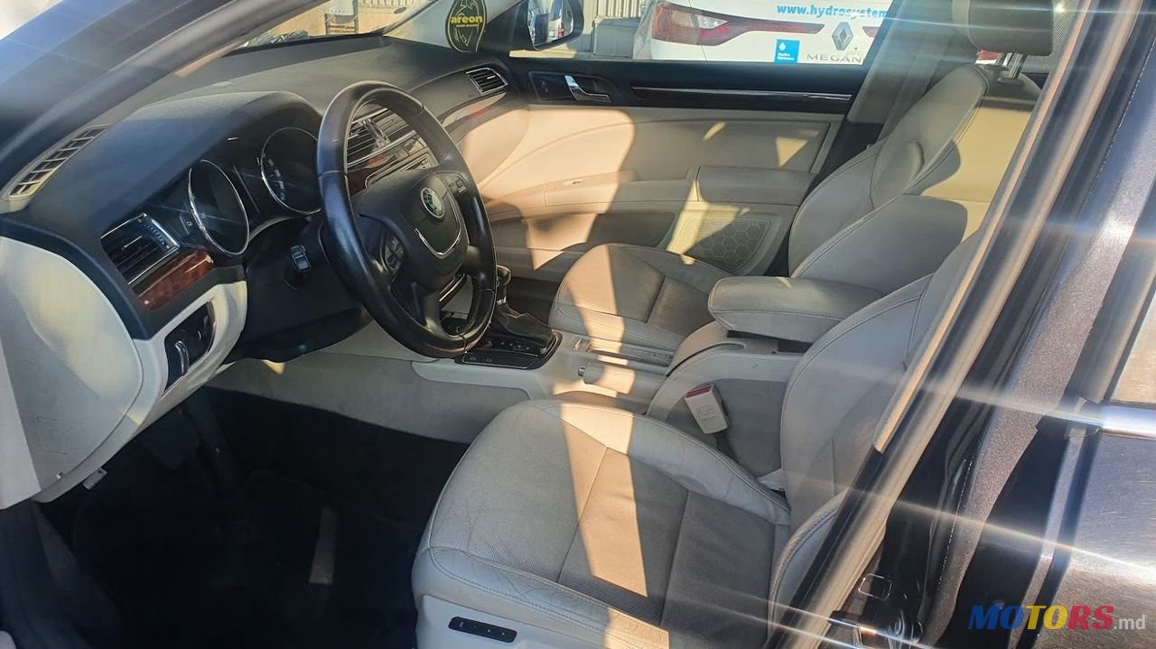 2013' Skoda Superb photo #3