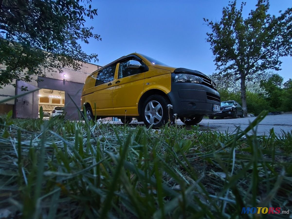 2012' Volkswagen Transporter photo #1