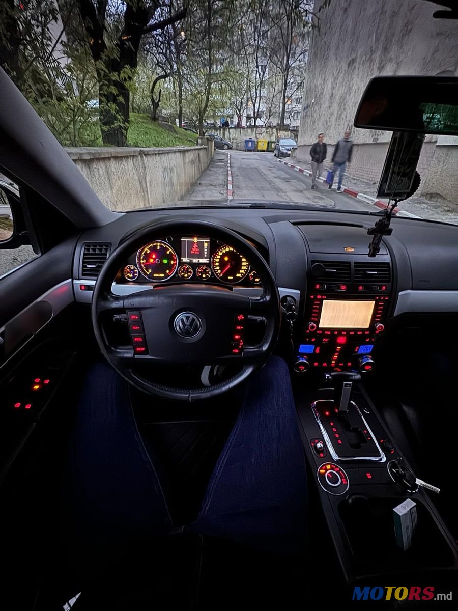 2005' Volkswagen Touareg photo #6