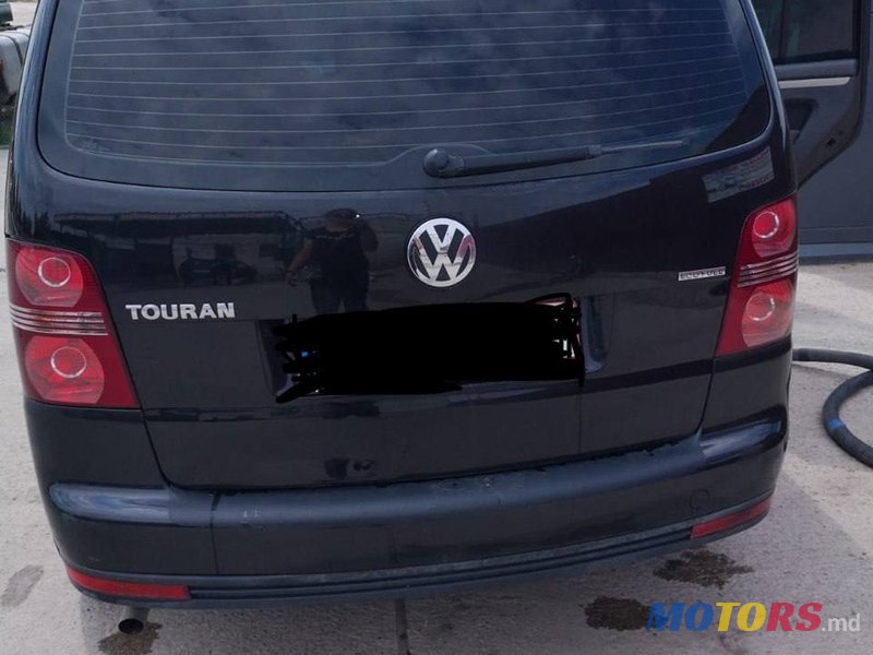 2007' Volkswagen Touran photo #2