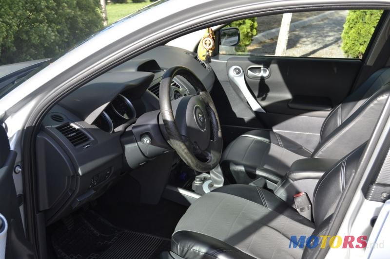 2008' Renault Megane photo #3