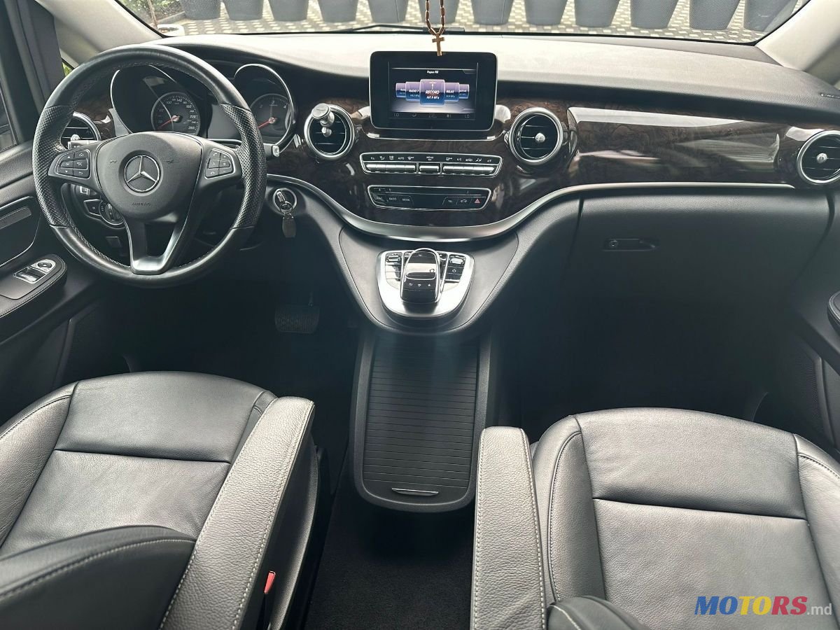 2019' Mercedes-Benz V-Class photo #4