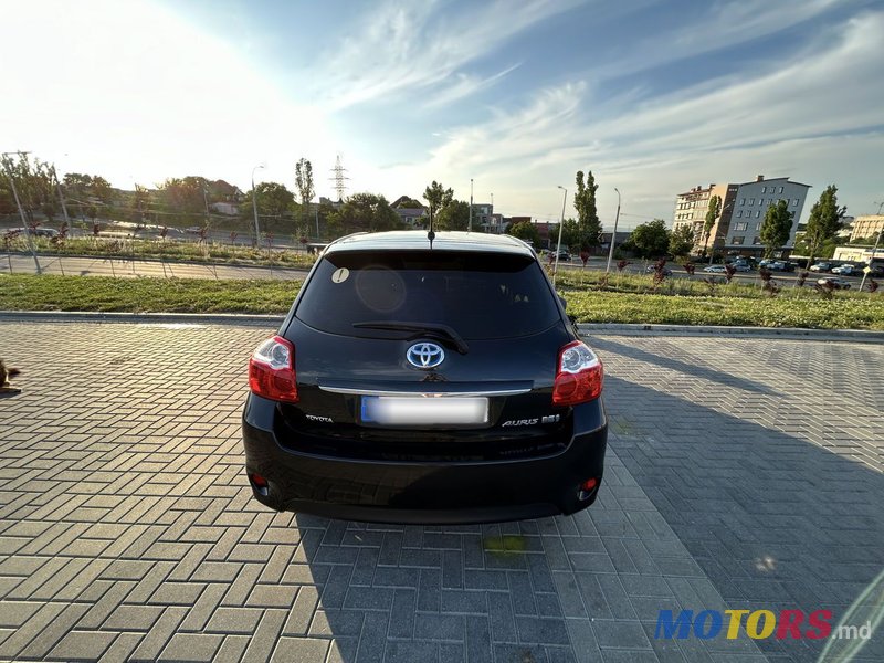 2012' Toyota Auris photo #2