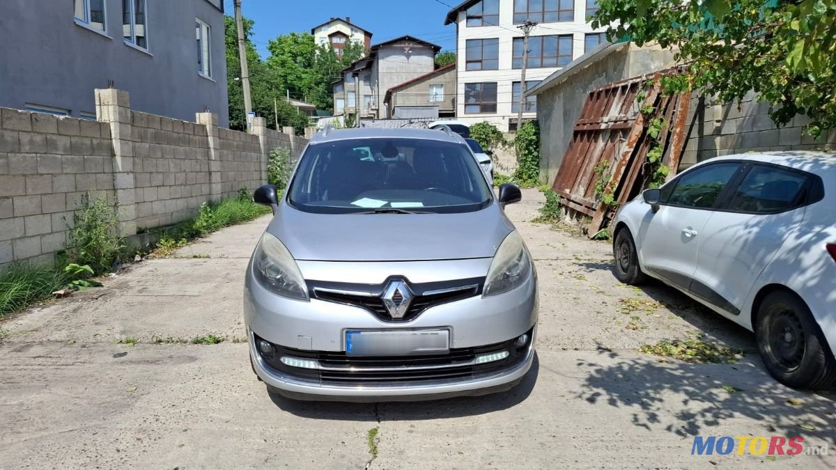 2012' Renault Grand Scenic photo #2