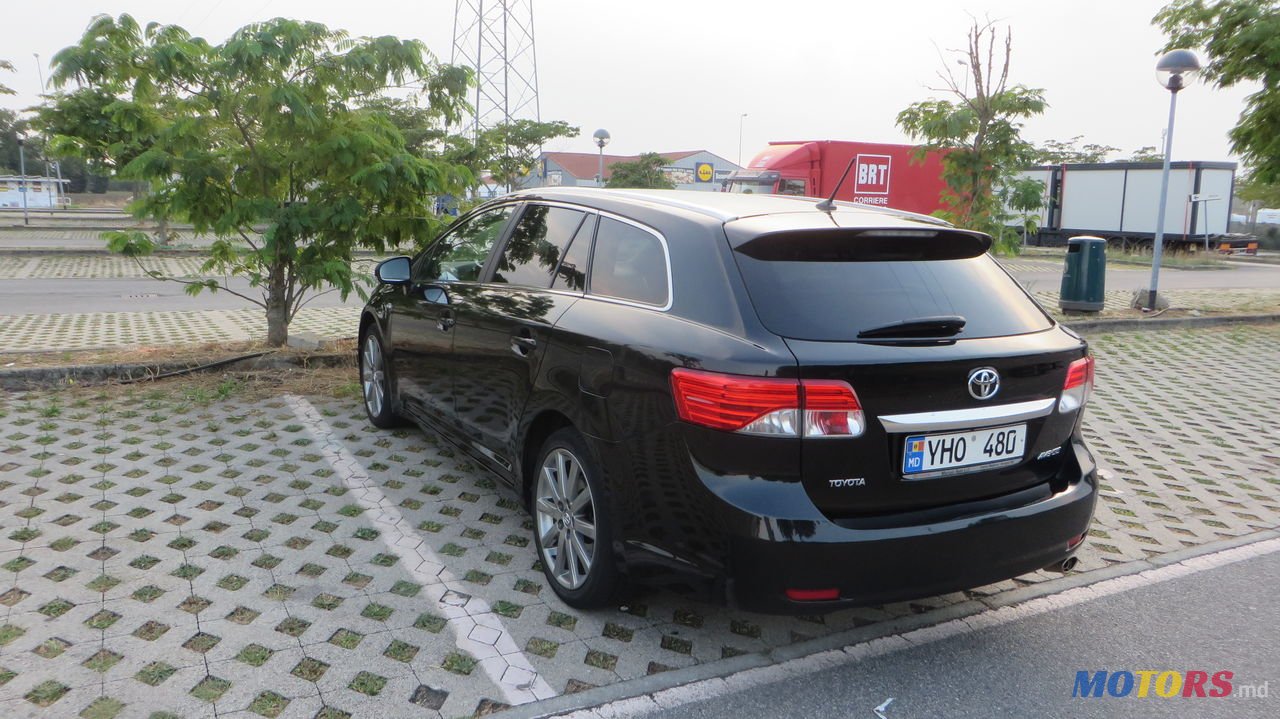 2012' Toyota Avensis photo #2