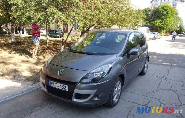 2010' Renault Scenic photo #1