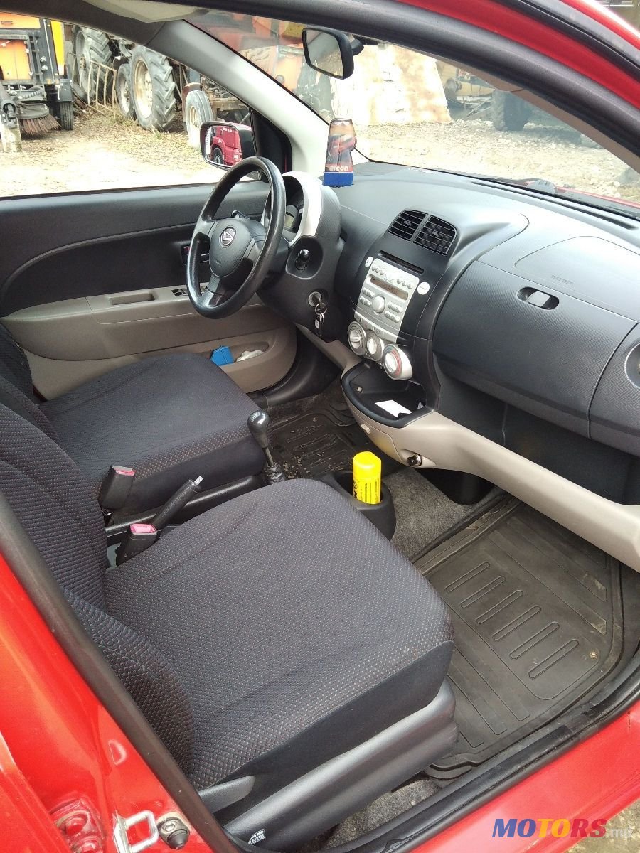 2005' Daihatsu Sirion photo #5