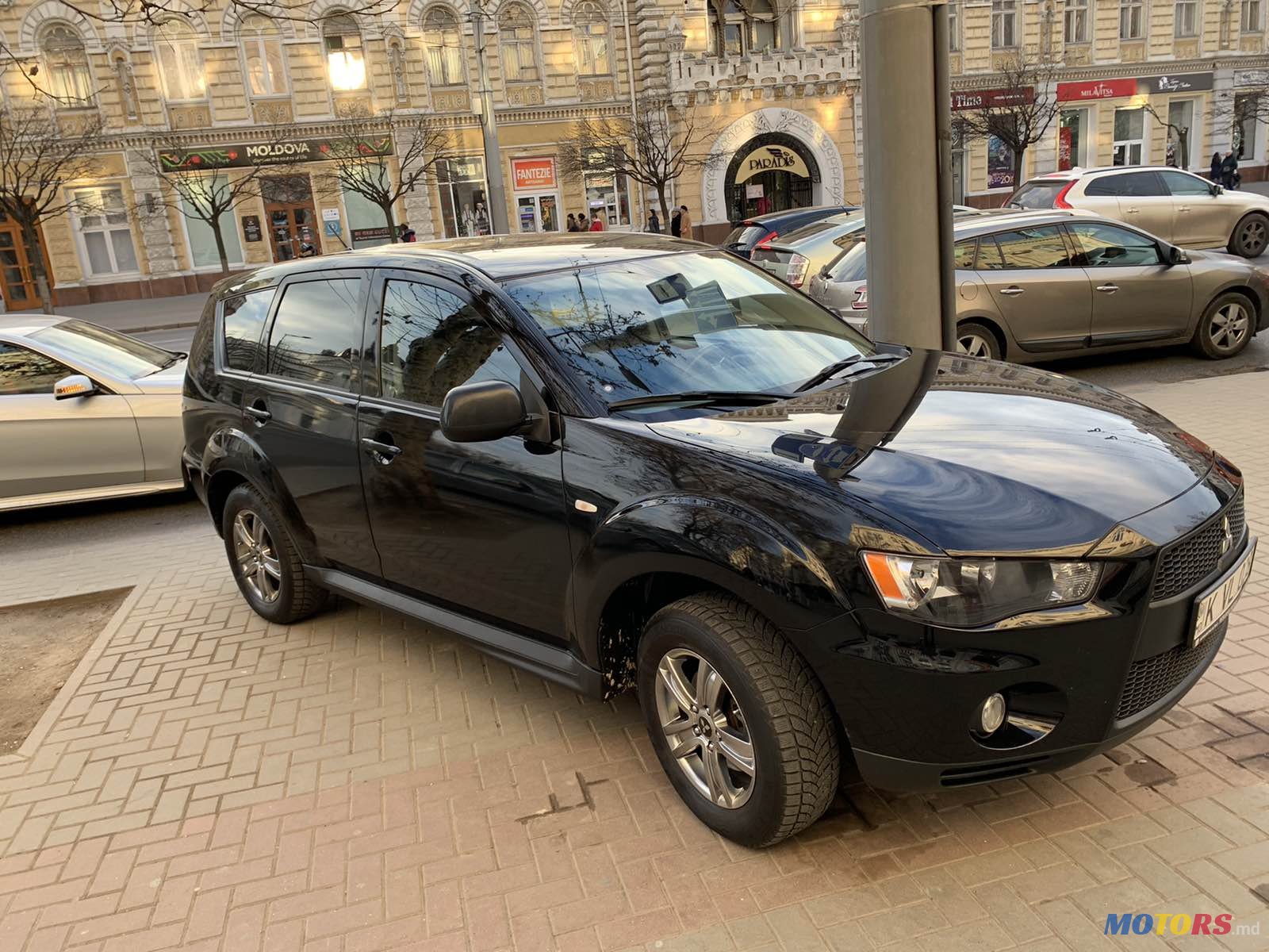 2011' Mitsubishi Outlander XL photo #7