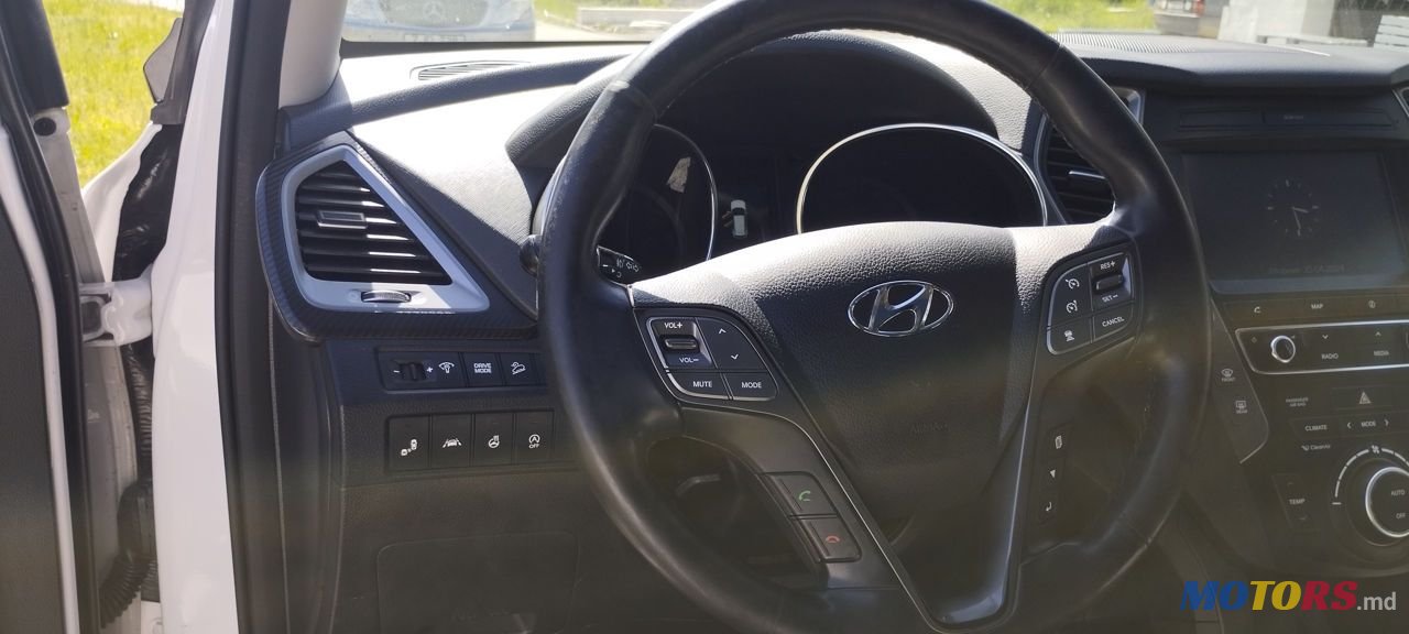 2016' Hyundai Santa Fe photo #5