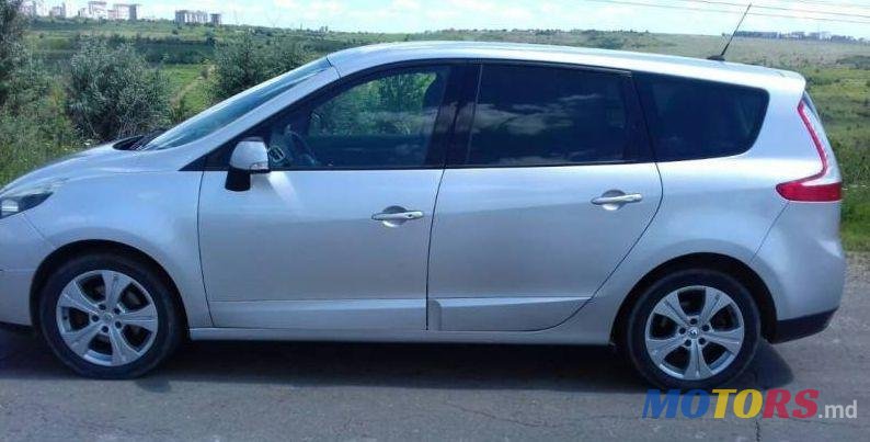 2010' Renault Grand Scenic photo #1
