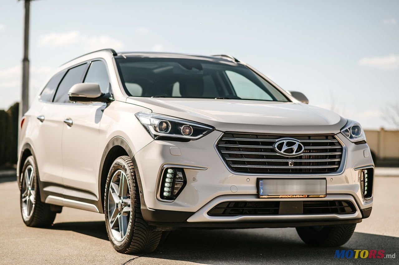 2017' Hyundai Santa Fe photo #2