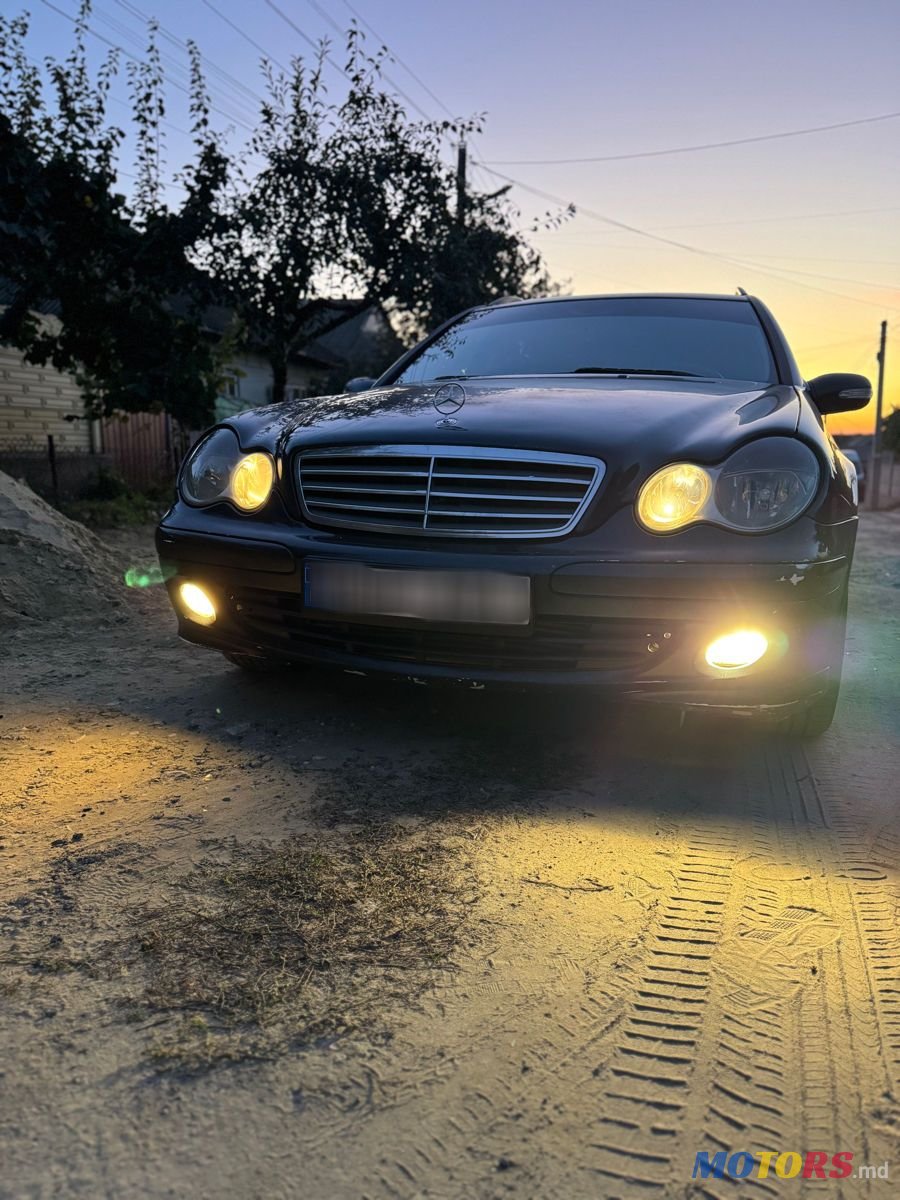 2004' Mercedes-Benz C-Class photo #2