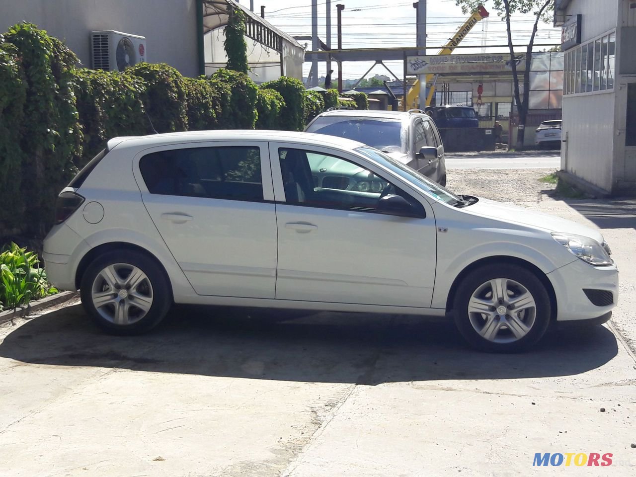 2008' Opel Astra photo #2