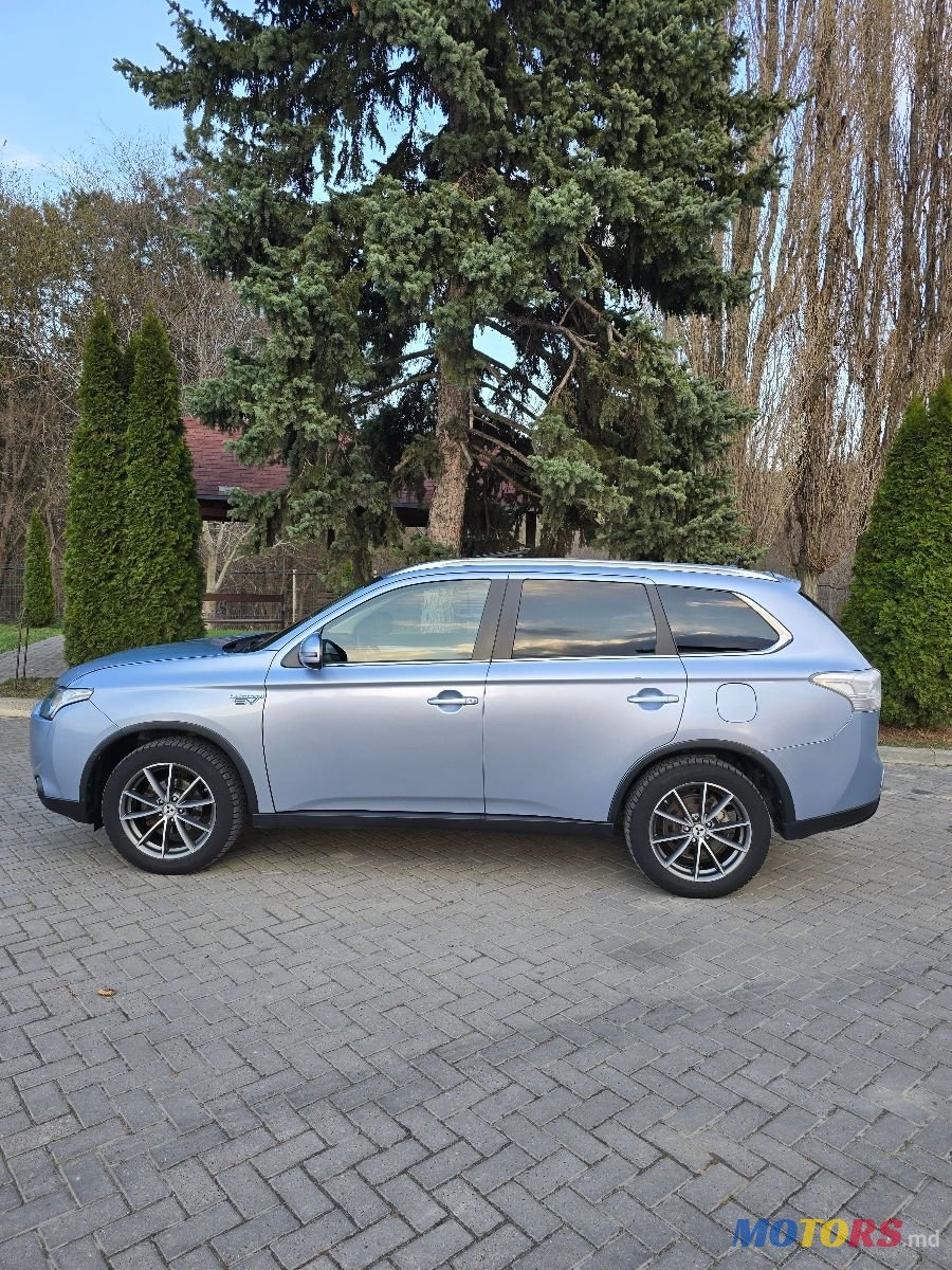 2014' Mitsubishi Outlander photo #3