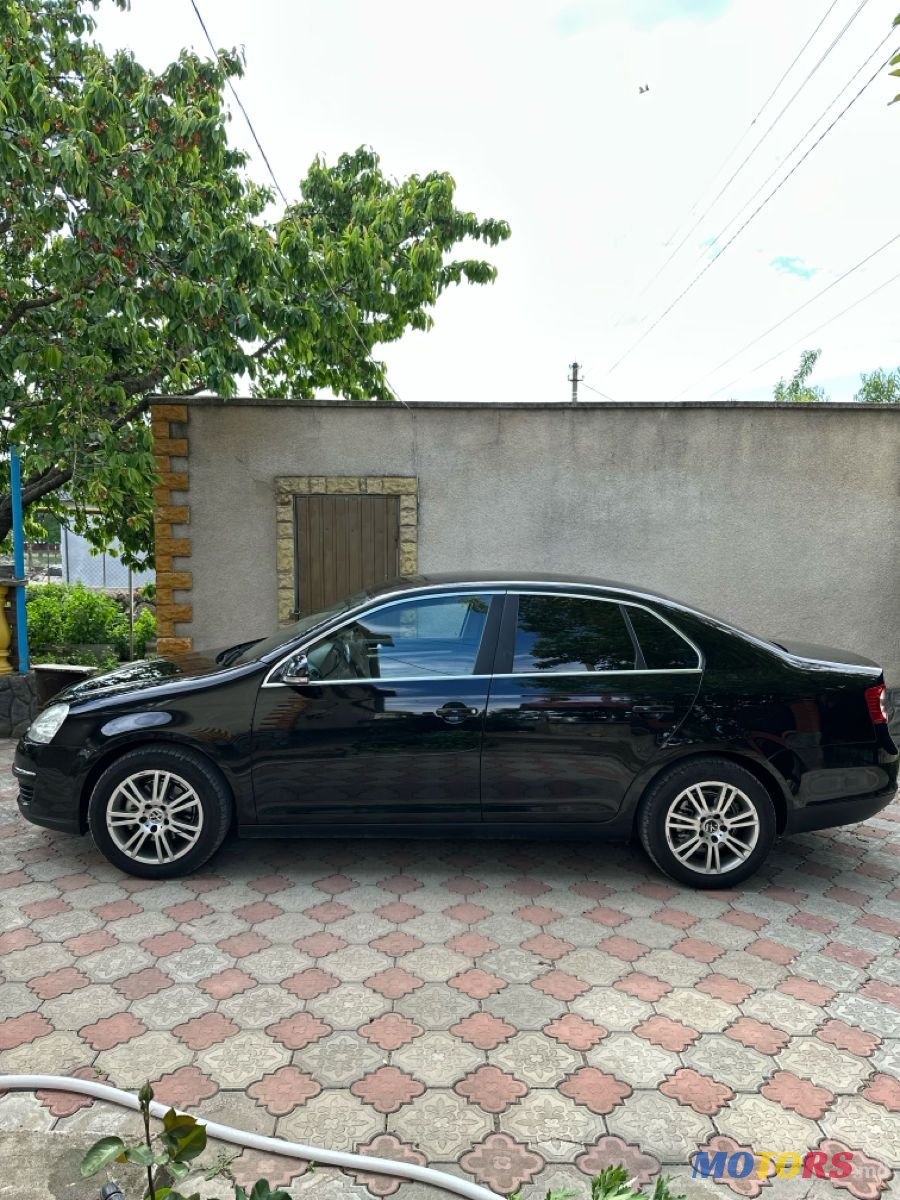 2008' Volkswagen Jetta photo #2
