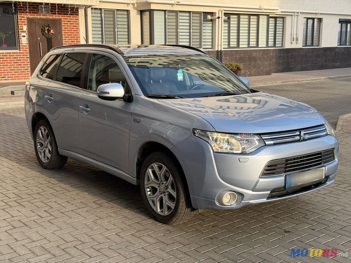 2014' Mitsubishi Outlander photo #4