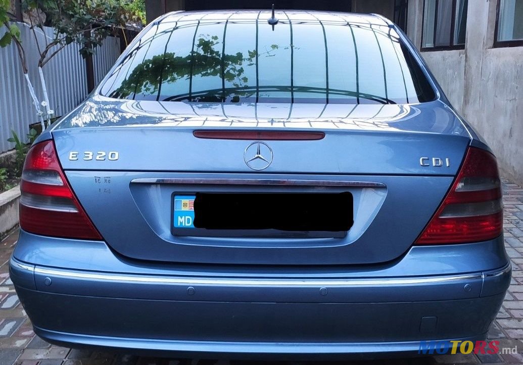 2004' Mercedes-Benz E Класс photo #3