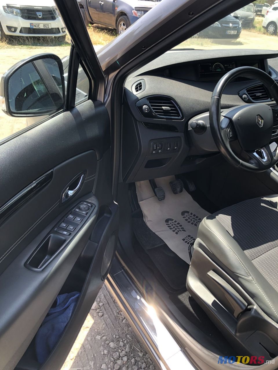 2013' Renault Scenic photo #6