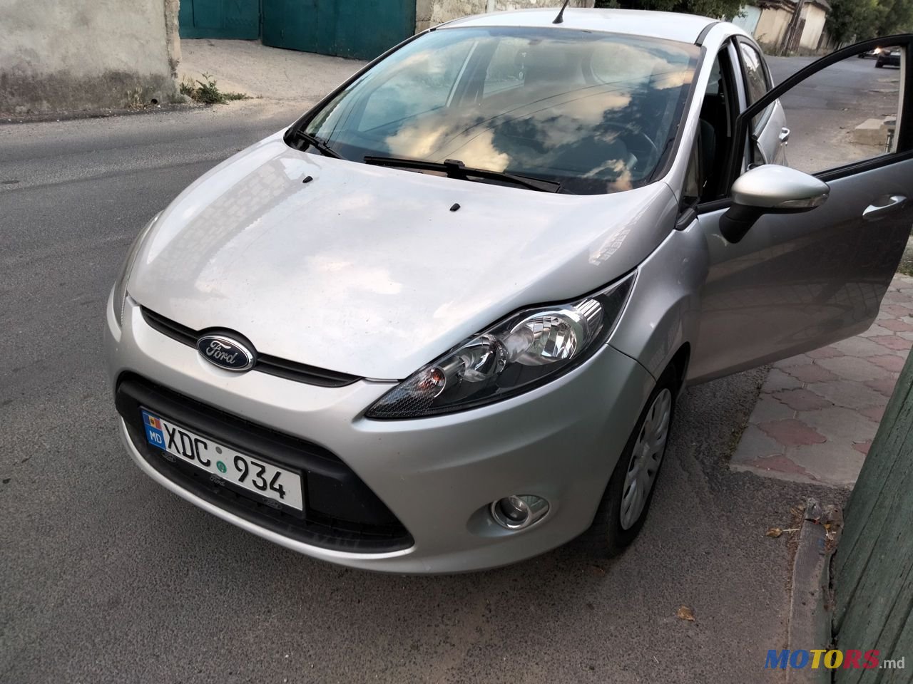 2012' Ford Fiesta photo #5