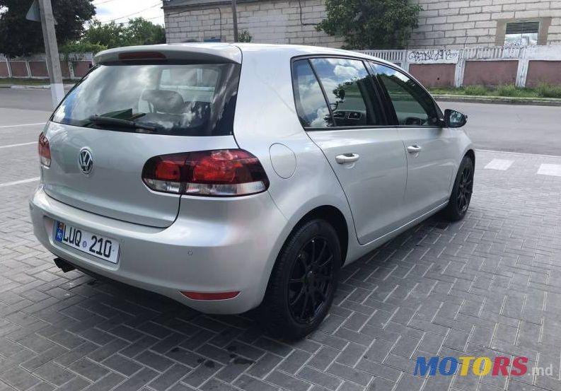 2009' Volkswagen Golf photo #2