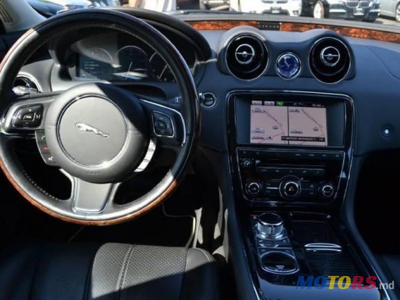 2013' Jaguar XJ photo #2