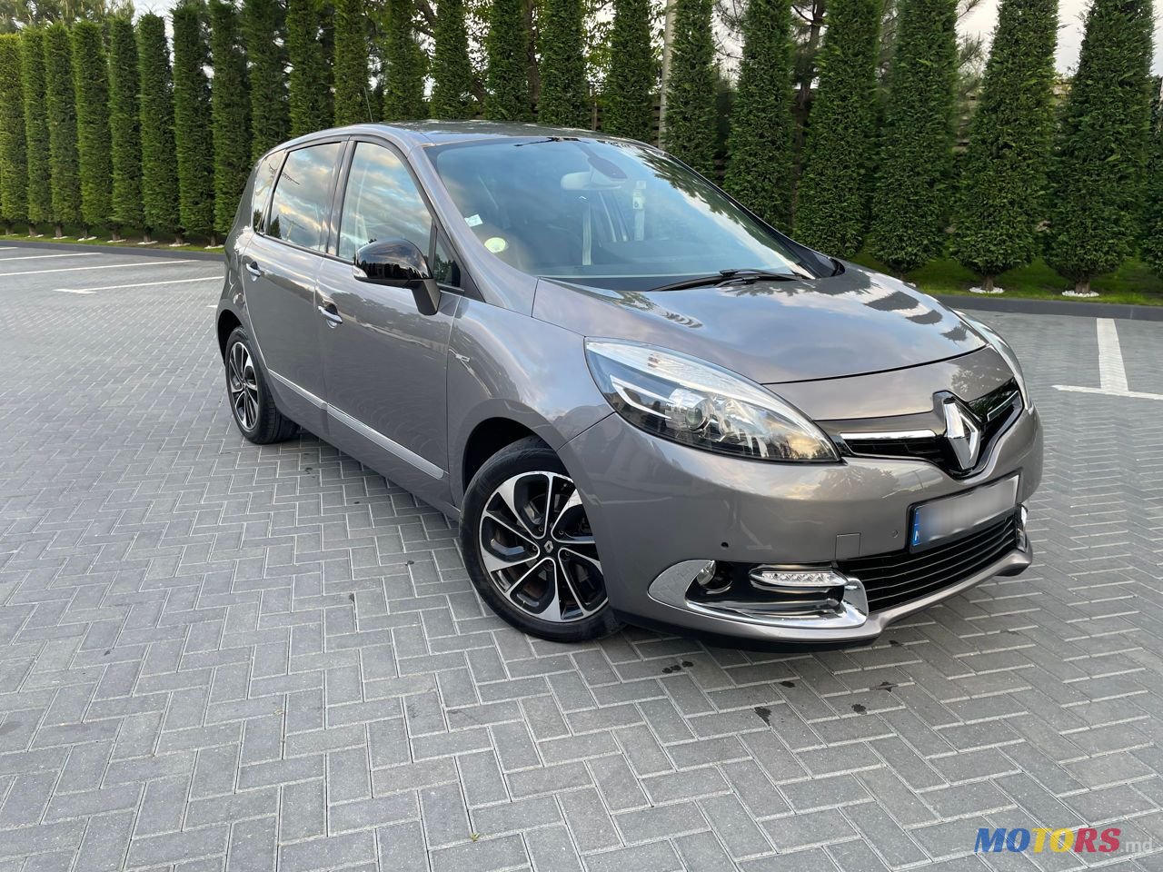 2015' Renault Scenic photo #2