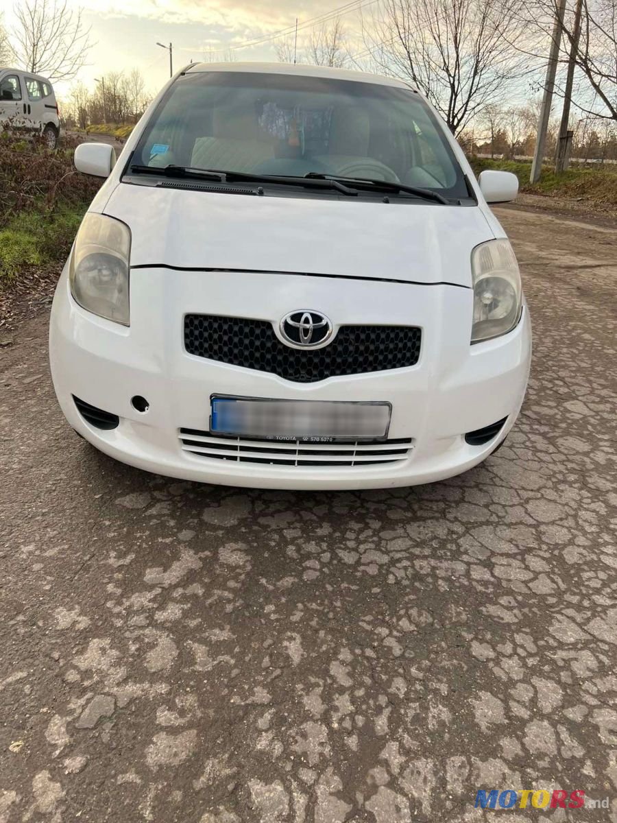 2008' Toyota Yaris photo #3