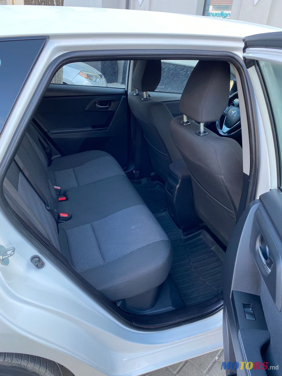 2013' Toyota Auris photo #3