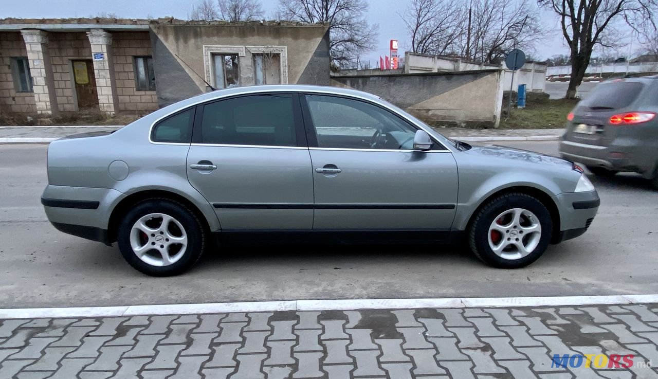 2005' Volkswagen Passat photo #6