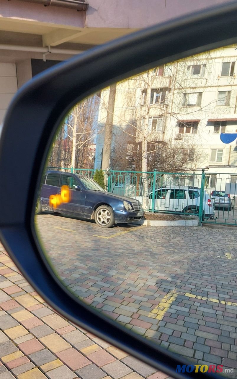 2016' Toyota RAV4 photo #3