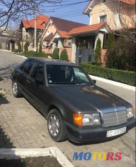 1989' Mercedes-Benz 124 photo #1