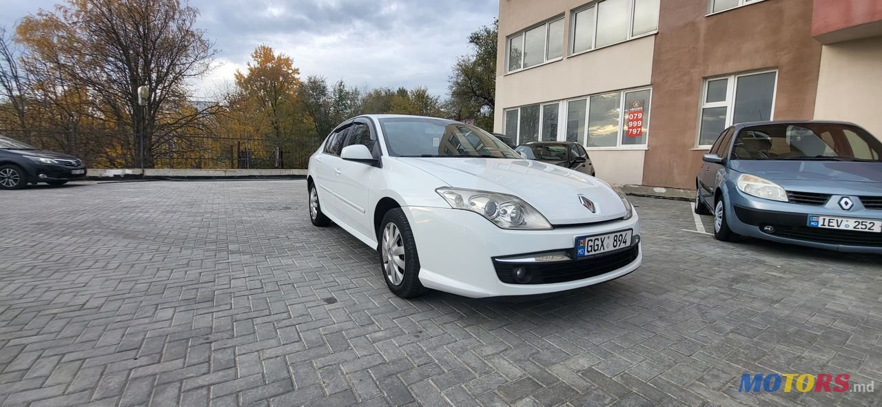 2011' Renault Laguna photo #5