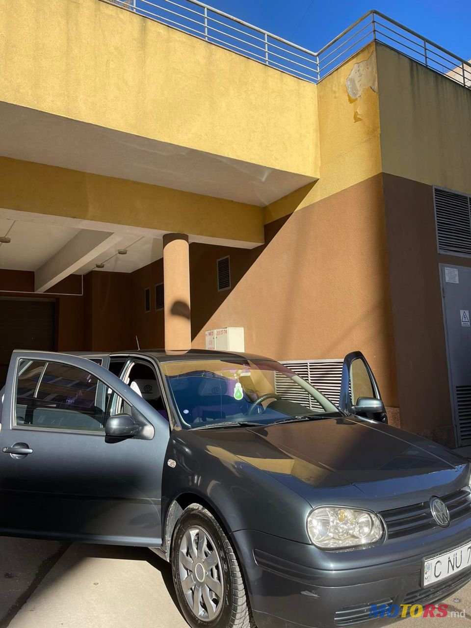 2001' Volkswagen Golf photo #4