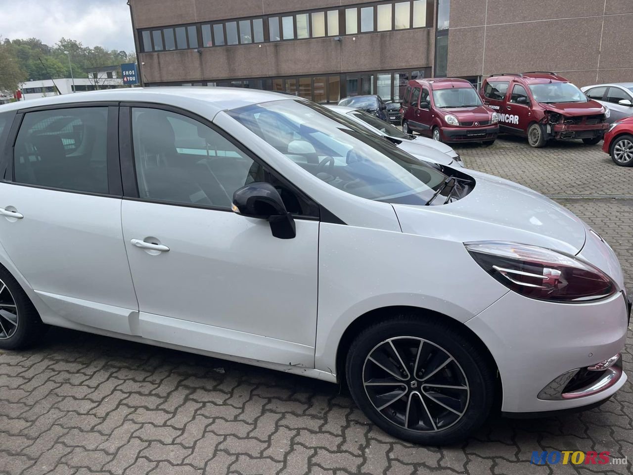 2012' Renault Scenic photo #3