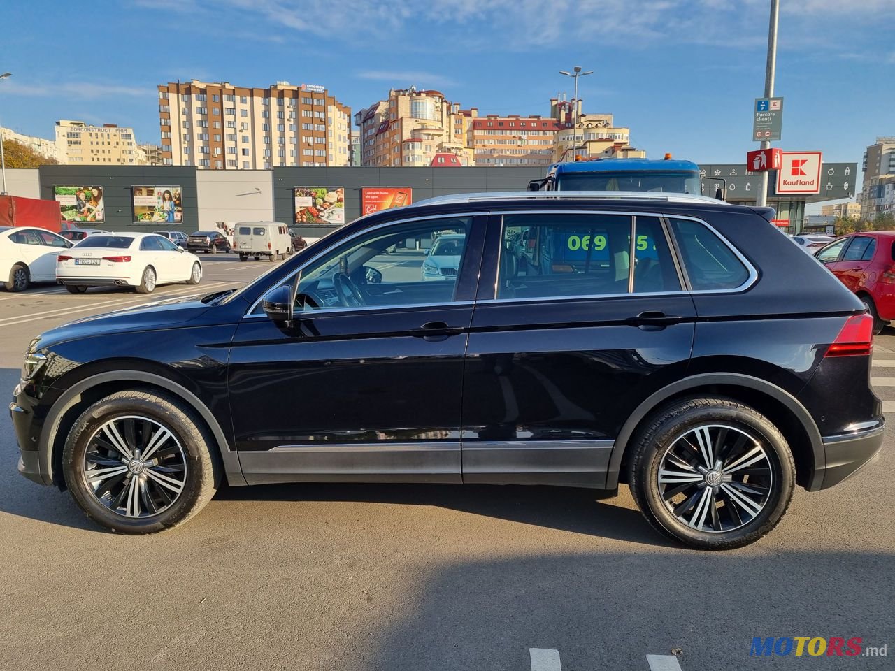 2016' Volkswagen Tiguan photo #4