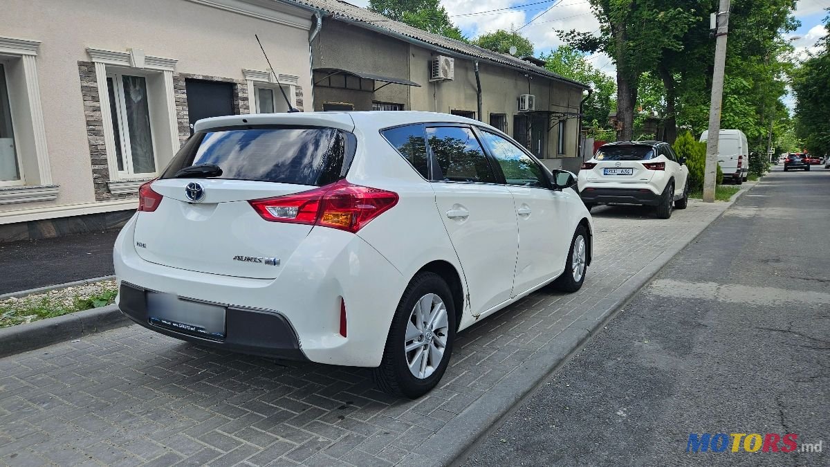 2013' Toyota Auris photo #6