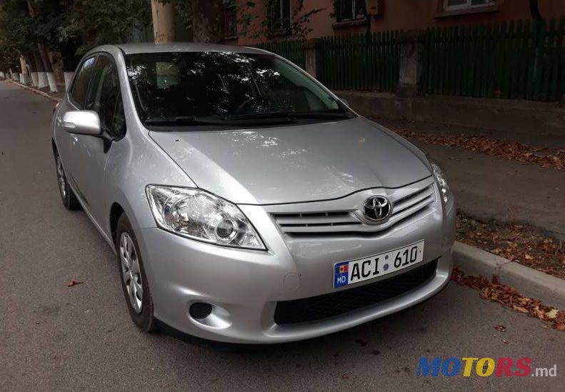 2012' Toyota Auris photo #1