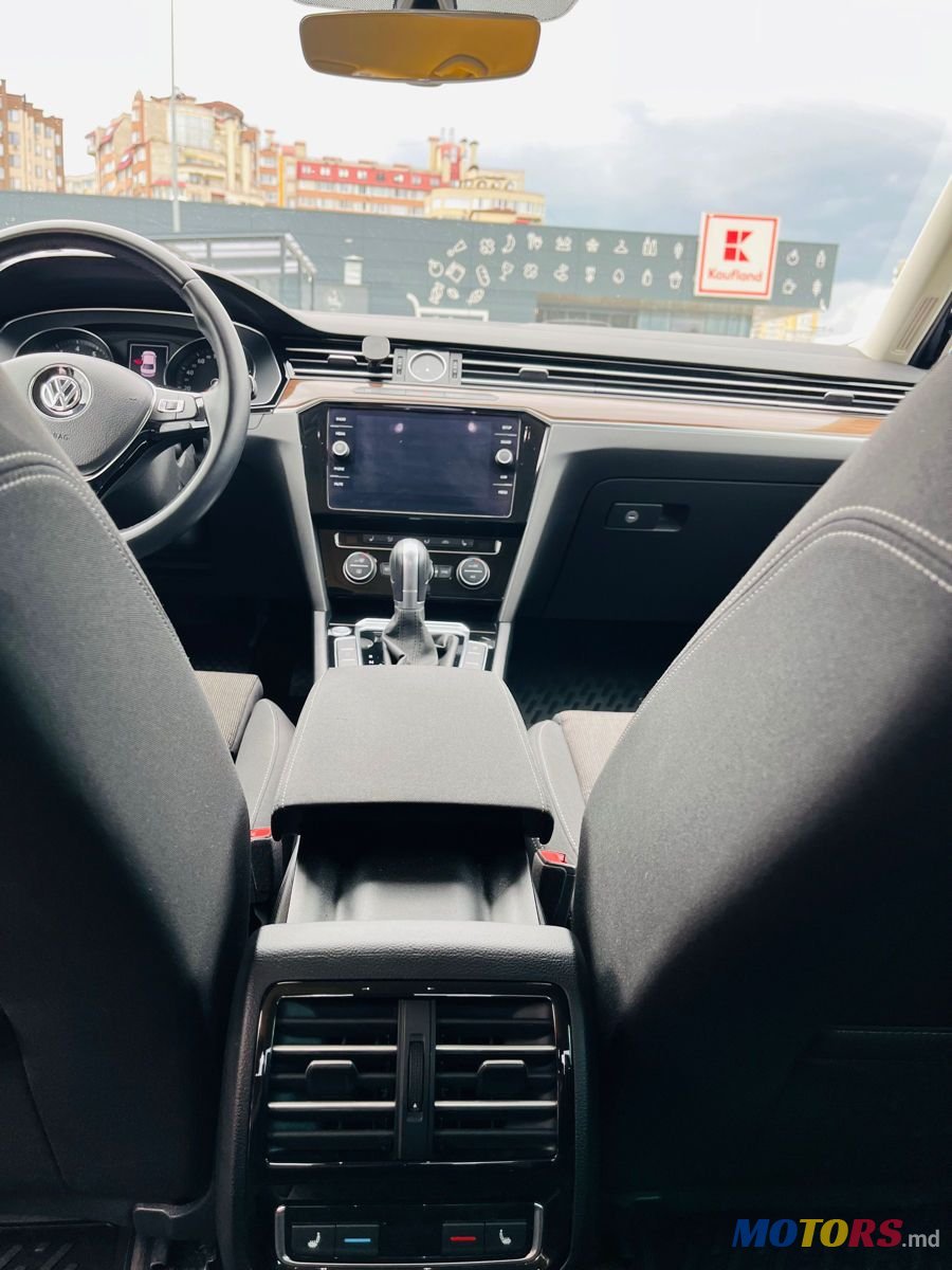 2018' Volkswagen Passat photo #6