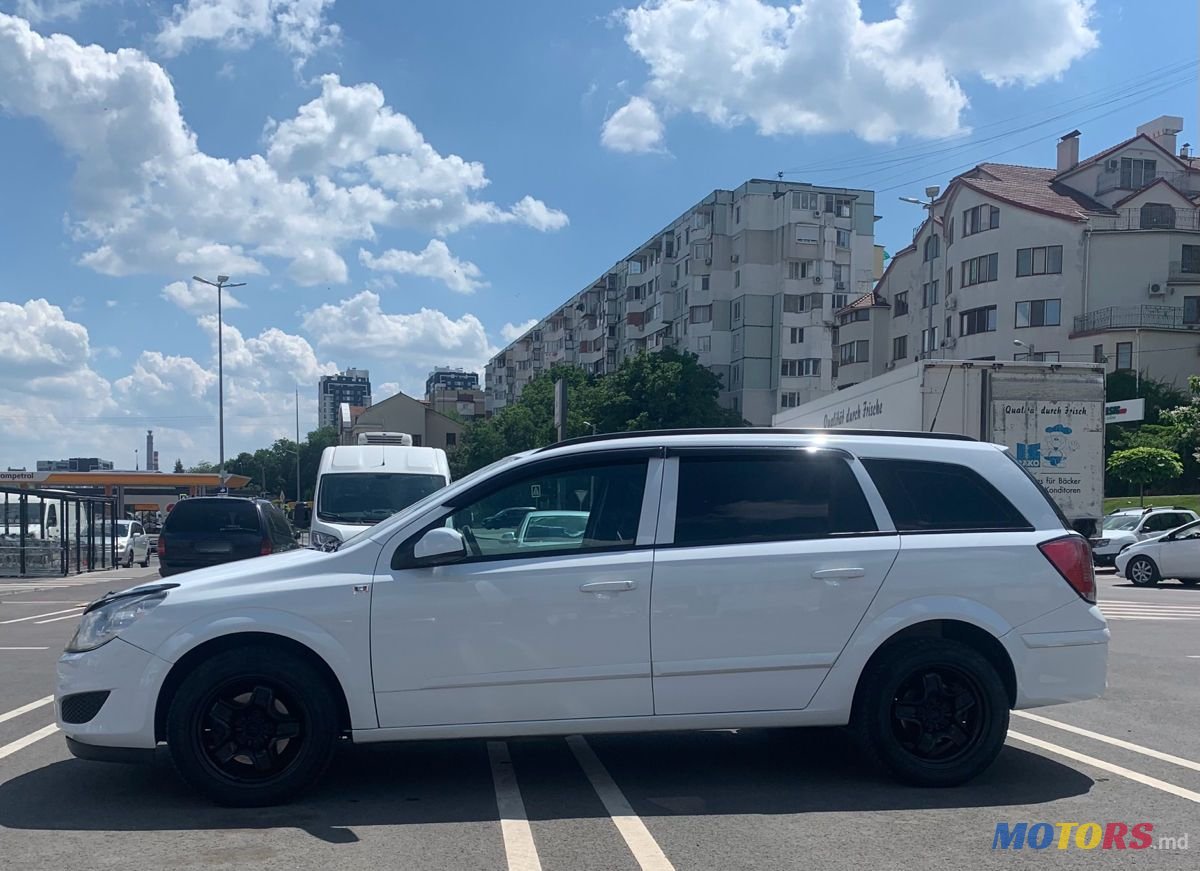 2008' Opel Astra photo #3