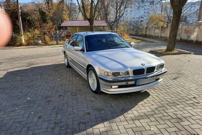 2001' BMW 7 Series